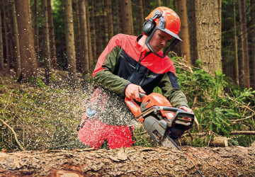 Neu bei Haller in Lahr: regelm&auml;&szlig;ige News und PSS X-treme Work Forstbekleidung im Sortiment